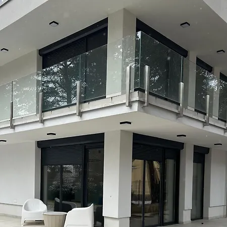 Fenyvesliget Apartment *