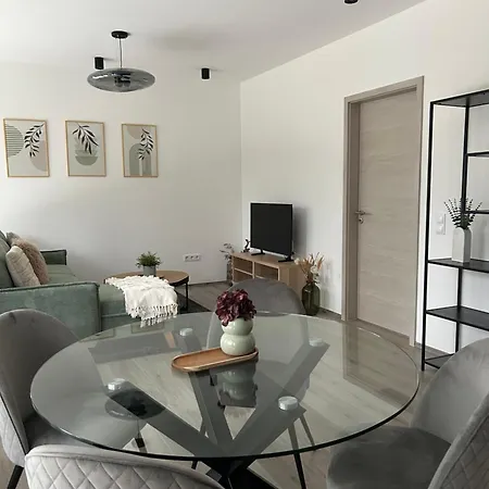 Fenyvesliget Апартаменты Балатонфеньвеш